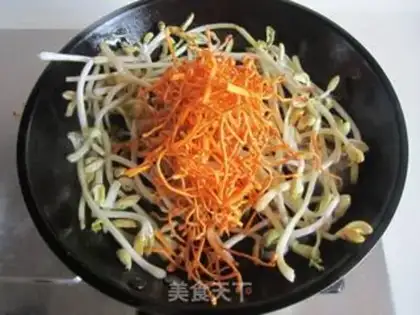 Make Worm grass, peanuts, fried meat step 5