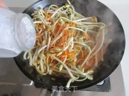 Make Worm grass, peanuts, fried meat step 6