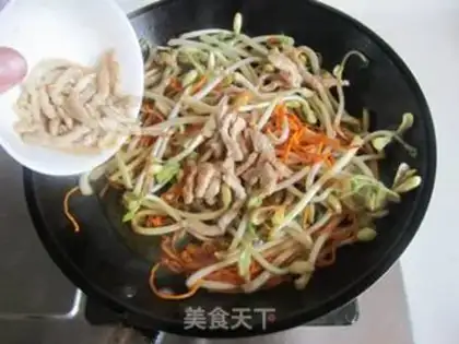 Make Worm grass, peanuts, fried meat step 7