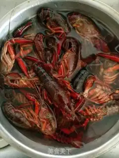 Make Garlic sauce pops the lobster step 1