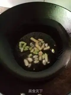 Make Garlic sauce pops the lobster step 2