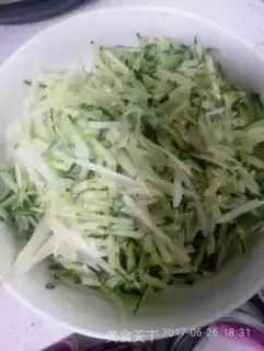 Make Garlic cucumber step 0