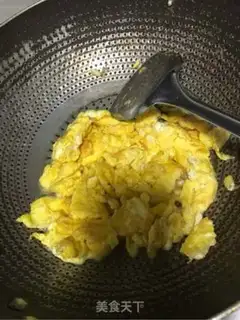 Make Tomato fried eggs step 5