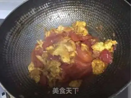 Make Tomato fried eggs step 11
