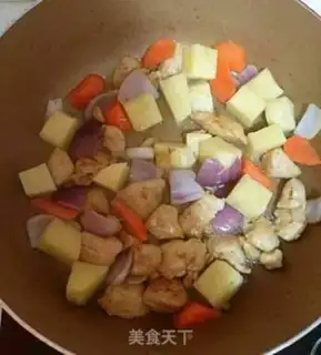 Make Curry potato chicken step 1