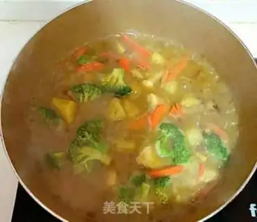 Make Curry potato chicken step 2