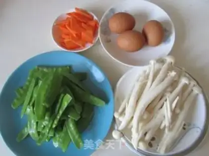 Make Dutch bean sea mushroom fried eggs step 0