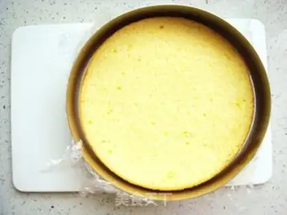 Make Mango yogurt mousse cake step 2