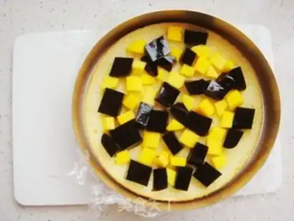 Make Mango yogurt mousse cake step 3