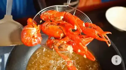 Make Spicy lobsters on the street step 0