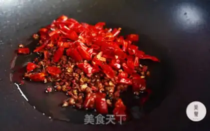 Make Spicy lobsters on the street step 1
