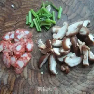 Make Celery sausage fried mushrooms step 0