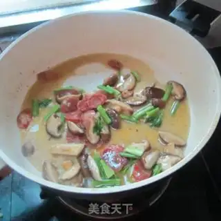 Make Celery sausage fried mushrooms step 5