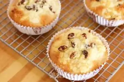 Make raisin coconut bubble bread step 15