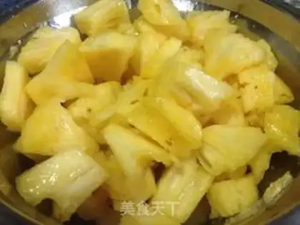 Make Pineapple seafood step 0