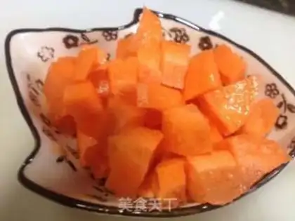 Make Pineapple seafood step 1