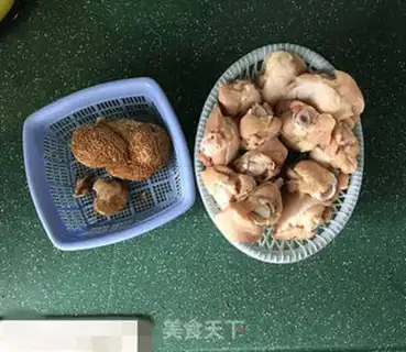 Make Monkey mushrooms with chicken wings step 0