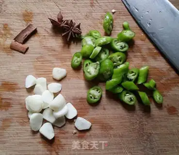 Make Monkey mushrooms with chicken wings step 3
