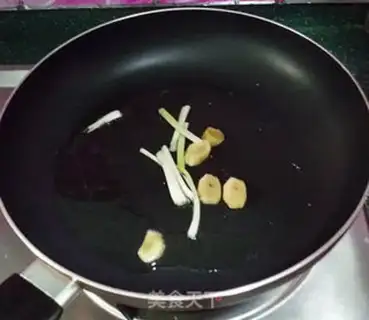 Make Monkey mushrooms with chicken wings step 4