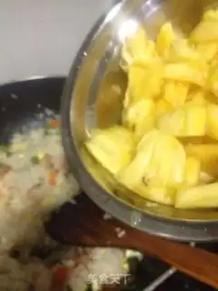 Make Pineapple seafood step 9