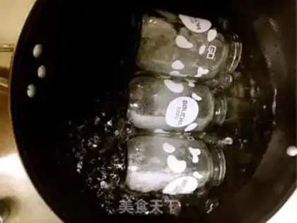 Make Rose vinegar step 1