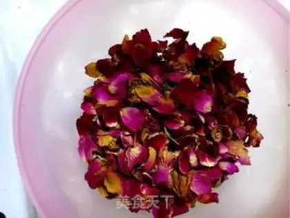 Make Rose vinegar step 3