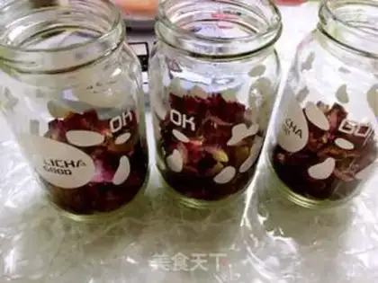 Make Rose vinegar step 5