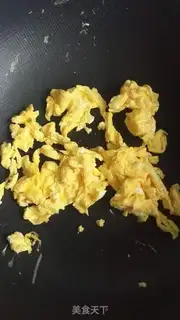 Make Scrambled eggs step 2