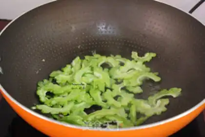 Make Roast fried eggs step 2