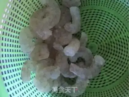 Make Pineapple and shrimp step 0