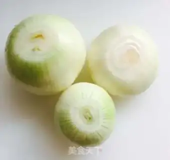 Make Onion pork step 1