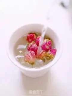 Make Rose lemon tea step 0