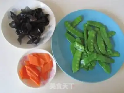 Make Wood carrots for Dutch beans step 0