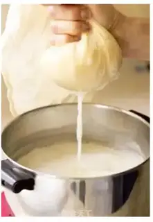 Make Scrambled eggs step 1