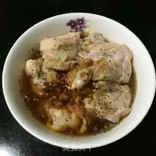 Make Invincible and delicious spicy wings step 0
