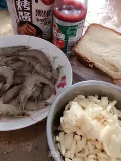 Make Shrimp toast pizza step 0