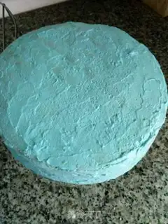 Make Blue Sky Cloud birthday cake step 3