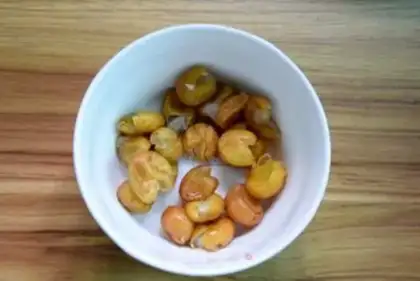 Make Yellow-skinned chicken wings step 1