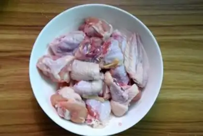 Make Yellow-skinned chicken wings step 2