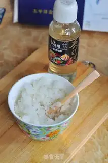 Make Tuna cucumber sushi step 1