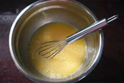 Make Tuna sausage steamed eggs step 2