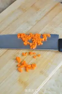 Make Tuna cucumber sushi step 4