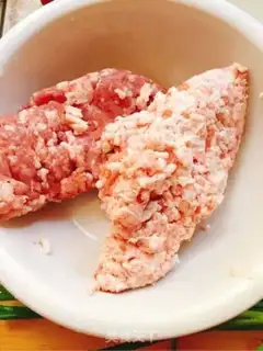 Make Puffed meat dumplings step 1