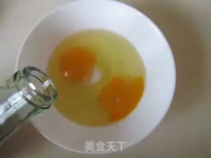 Make Scrambled eggs step 1