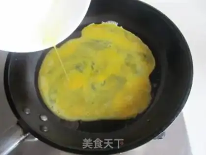 Make Scrambled eggs step 2