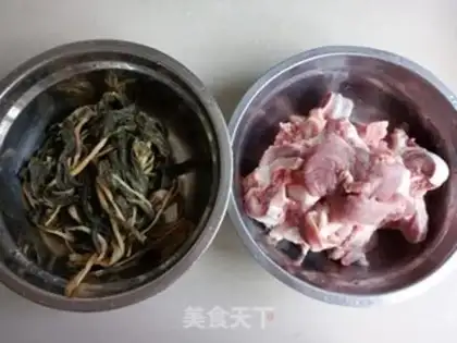 Make Piggy bone soup step 0