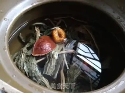 Make Piggy bone soup step 1