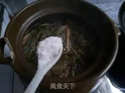 Make Piggy bone soup step 5