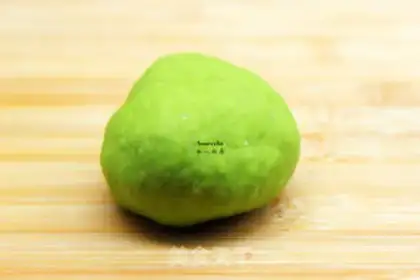Make Spinach buns step 3