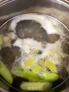 Make Spicy pig hoof step 2